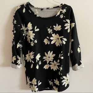 H&M divided daisy floral 3/4 sleeve top